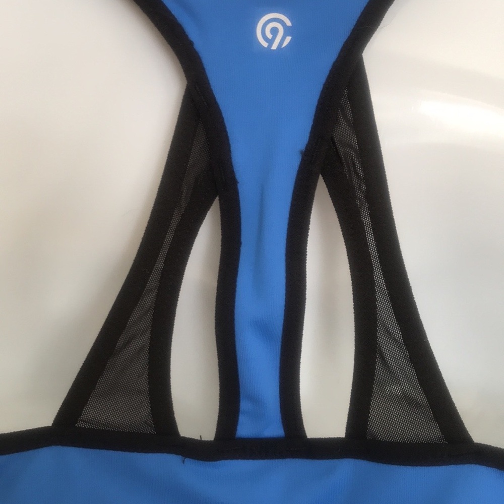 Razor back women sports bra. - Picture 2 of 6